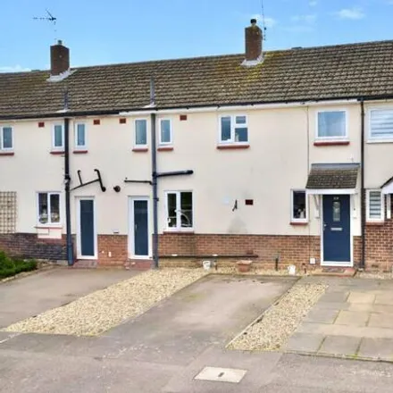 Buy this 3 bed townhouse on 32 Weston Avenue in Leighton Buzzard, LU7 4QY