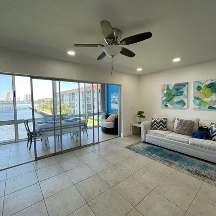 Image 2 - 98 Dennis Street, Riviera Beach, FL 33404, USA - Apartment for rent