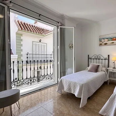 Rent this 2 bed apartment on 29120 Alhaurín el Grande