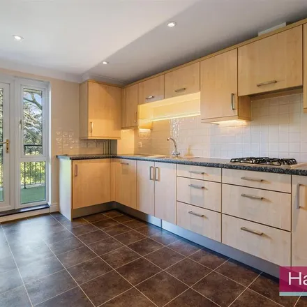 Image 3 - Paulin Drive, Winchmore Hill, London, N21 1AB, United Kingdom - Apartment for rent