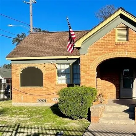 Rent this 2 bed house on Valero in Avenue of Oaks Street, Houston