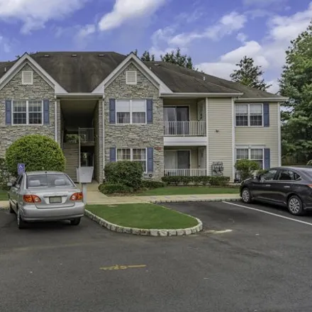 Image 3 - 612 Wedgewood Circle, Middletown Township, NJ 07718, USA - Condo for sale