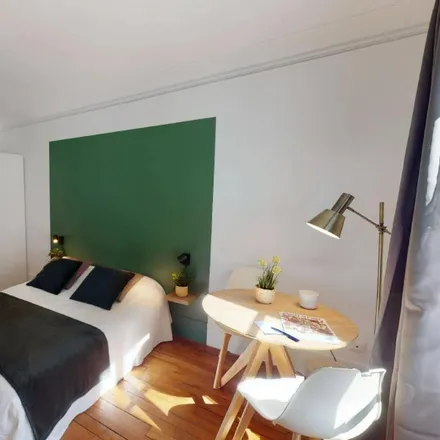 Rent this 4 bed room on 5 Avenue de la Chapelle in 75017 Paris, France