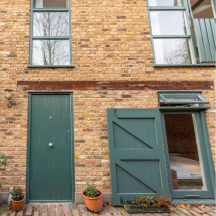 Image 2 - Prince's Yard, London, N1 0LD, United Kingdom - Townhouse for rent