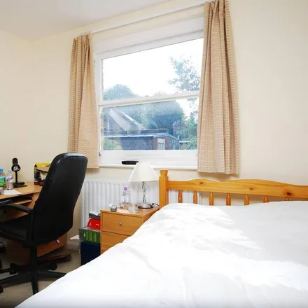Rent this 3 bed apartment on Meon Road in London, W3 8AN