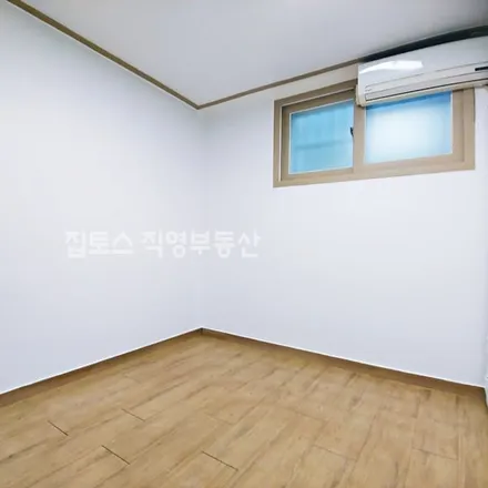 Rent this studio apartment on 서울특별시 관악구 봉천동 1523-17