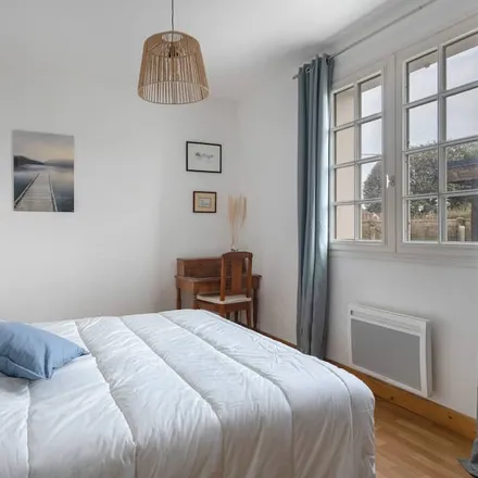 Rent this 5 bed house on Sarzeau in Rue de la Poste, 56370 Sarzeau
