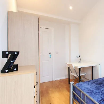 Rent this 4 bed room on Carmine Wharf - Upper Car Park in Carmine Wharf, London