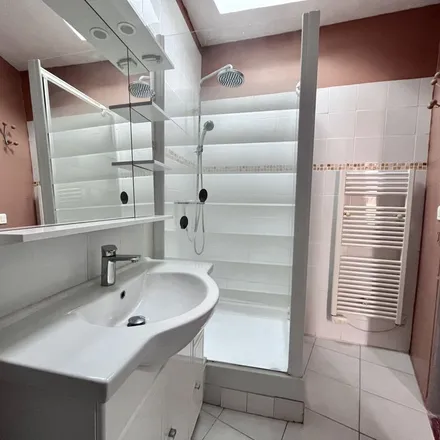 Rent this 4 bed apartment on 22 Rue de la Méditerranée in 34140 Mèze, France