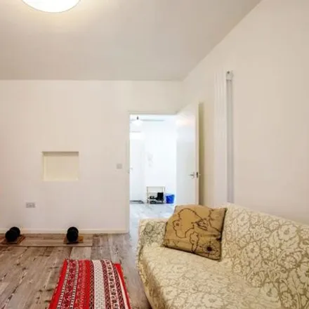 Image 6 - Vauxhall Street, London, London, Se11 - Apartment for sale