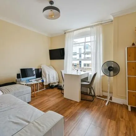 Buy this 1 bed apartment on 5 Hayward's Place in London, EC1V 4LS