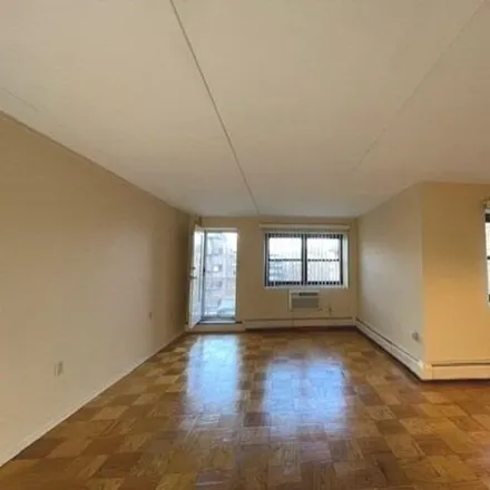 Image 2 - 100 Clinton Ave Apt 3Y, Mineola, New York, 11501 - Apartment for sale
