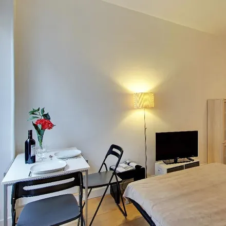 Image 2 - 2 Rue Richer, 75009 Paris, France - Apartment for rent