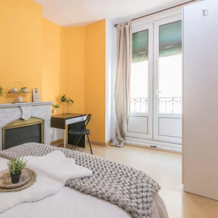 Rent this 8 bed room on Calle de Bailén in 39, 28005 Madrid