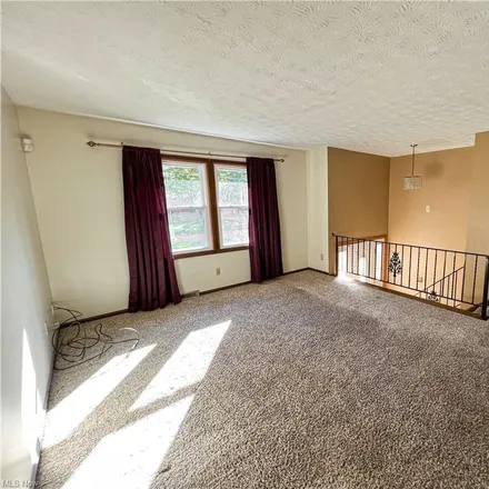 Image 8 - 2230 Woodland Trace, Austintown, OH 44515, USA - House for sale