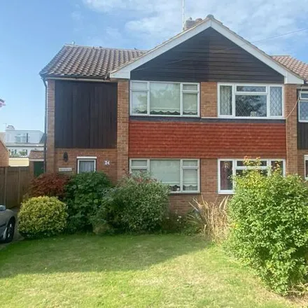 Buy this 3 bed duplex on Stratton Road in Sunbury, Great London