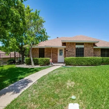 Buy this 3 bed house on 600 Hillside Drive in Cedar Hill, TX 75104