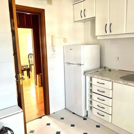 Image 2 - Calle de Oña, 27, 28050 Madrid, Spain - Apartment for rent