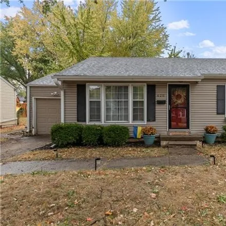 Buy this 3 bed house on 620 West 84th Terrace in Kansas City, MO 64114
