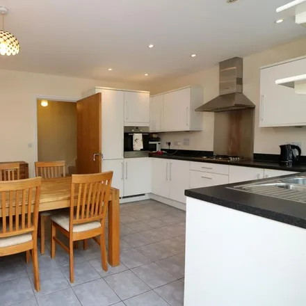 Image 5 - Brackendale Close, Englefield Green, TW20 0UL, United Kingdom - Townhouse for rent
