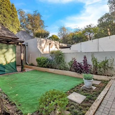 Image 7 - 238 Bryanston Drive, Johannesburg Ward 103, Sandton, 1617, South Africa - Townhouse for rent