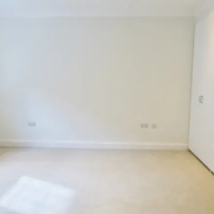 Image 2 - 10 Beechcroft Avenue, London, NW11 8BL, United Kingdom - Apartment for rent