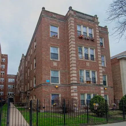 Rent this 2 bed condo on 1622 West Sherwin Avenue in Chicago, IL 60626
