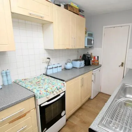 Image 2 - 17 New Road, Runnymede, TW18 3DJ, United Kingdom - Townhouse for sale