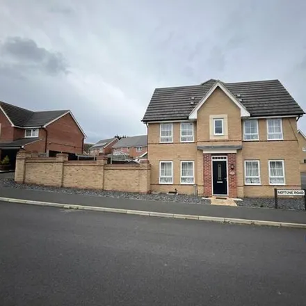 Rent this 3 bed duplex on Neptune Road in Wellingborough, NN8 1SS