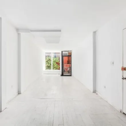 Image 4 - 9 Clinton Street, New York, NY 10002, USA - Townhouse for sale