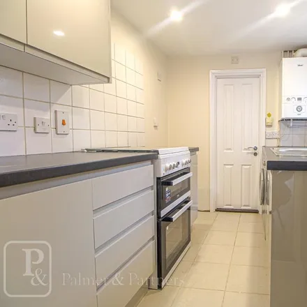 Image 3 - 18 Crowhurst Road, Colchester, CO3 3JN, United Kingdom - Townhouse for rent