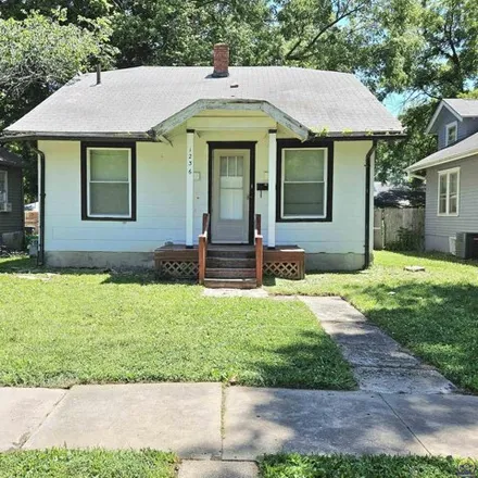 Buy this 2 bed house on 1236 SW Wayne Ave in Topeka, Kansas