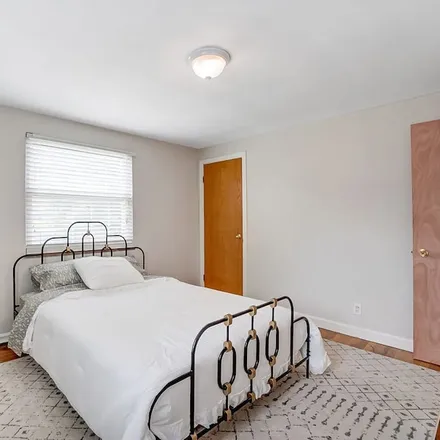 Rent this 3 bed apartment on Cincinnati