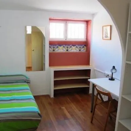 Rent this 4 bed room on Carrer del Rei En Jaume in 46001 Valencia, Spain