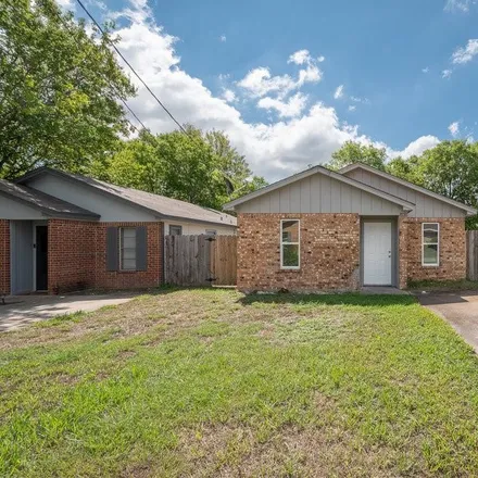 Buy this 3 bed house on 2627 West Sycamore Avenue in Corsicana, TX 75110