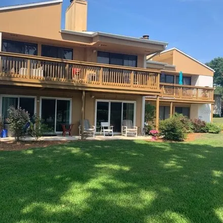 Rent this 2 bed condo on 800 Lakeview Avenue in Mount Dora, FL 32757