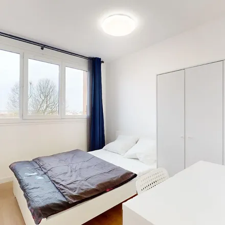 Rent this 3 bed apartment on 31 Rue du Maréchal de Lattre de Tassigny in 91100 Corbeil-Essonnes, France