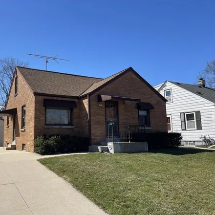 Buy this 2 bed house on 4467 South Lenox Street in Milwaukee, WI 53207