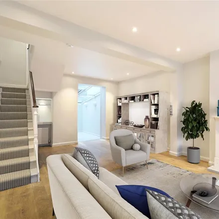 Rent this 4 bed townhouse on 21 Jameson Street in London, W8 7SH