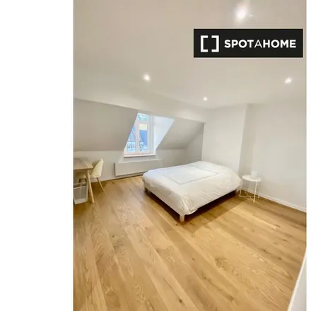 Rent this 8 bed room on Square Larousse - Laroussesquare 8 in 1190 Forest - Vorst, Belgium