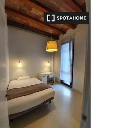 Rent this 2 bed room on Forn de pa Armengol in Carrer de la Diputació, 08013 Barcelona
