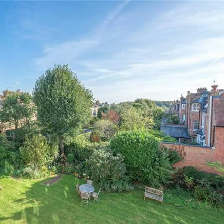 Image 7 - The Gables, Fortis Green, London, N10 3EA, United Kingdom - Apartment for sale