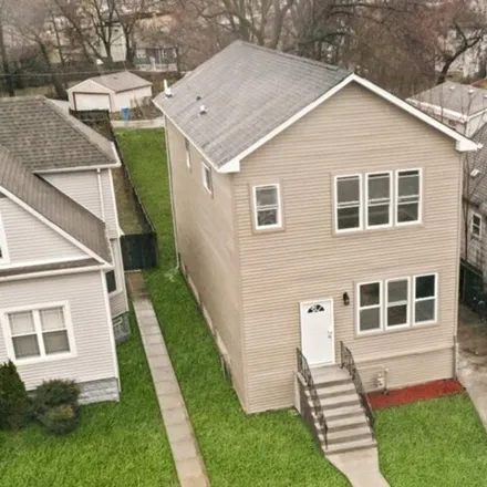 Buy this 4 bed house on 9943 South Winston Avenue in Chicago, IL 60643