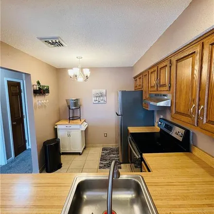 Image 3 - Westwood Village, Mill Plain, Danbury, CT 96810, USA - Apartment for rent