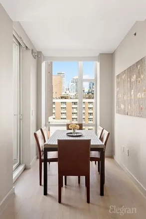 Image 2 - 133 West 22nd Street, New York, NY 10011, USA - Condo for sale