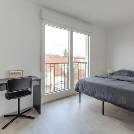 Rent this 2 bed apartment on 93380 Pierrefitte-sur-Seine