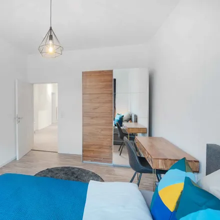 Rent this 5 bed room on Weimarstraße 19 in 70176 Stuttgart, Germany