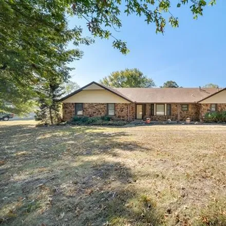 Buy this 3 bed house on North 168th Avenue East in Owasso, OK 74091