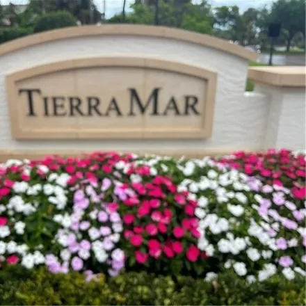 Image 1 - 594 Tierra Mar Lane, Pelican Bay, FL 34108, USA - House for sale