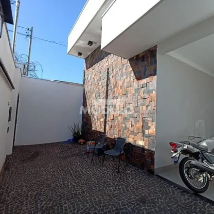 Buy this 2 bed house on Avenida Doutor Vicente Salles Guimarães in Alto Umuarama, Uberlândia - MG